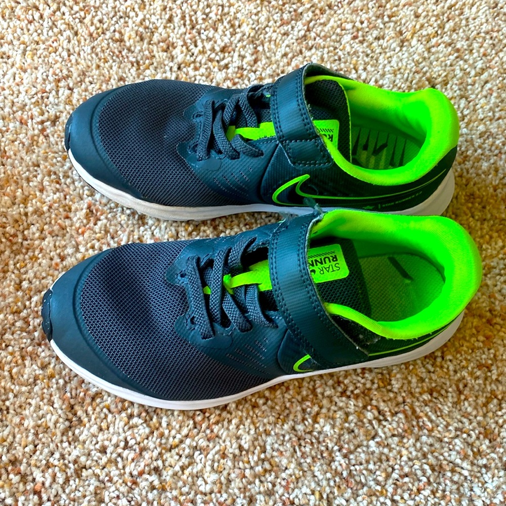 Barely worn Child Nike Velcro shoes size 13c